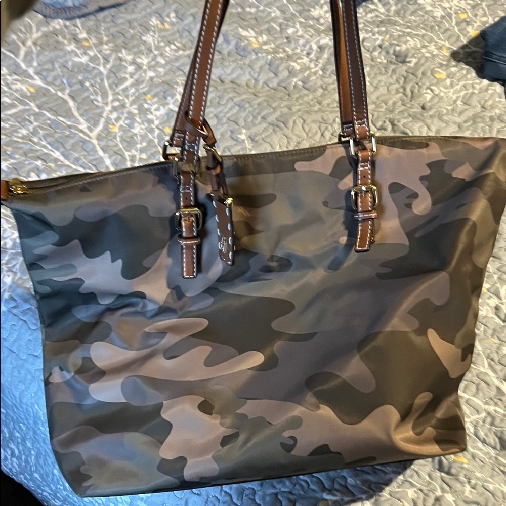 Excellent condition, Tommy Hilfiger camo bag